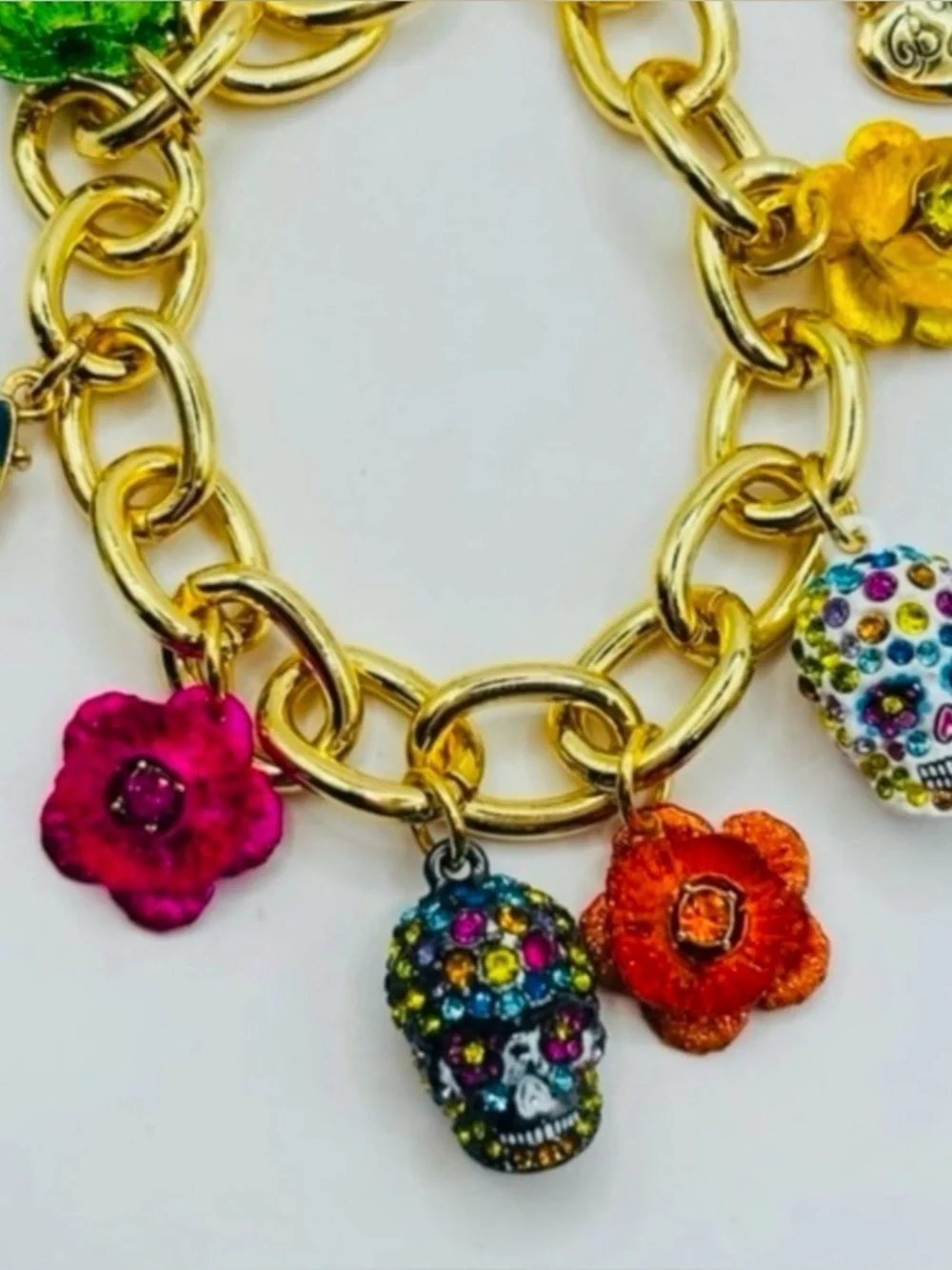 NWT Betsey Johnson Gold Tone Flower & Sugar Skull Charm Bracelet - Picture 6 of 6